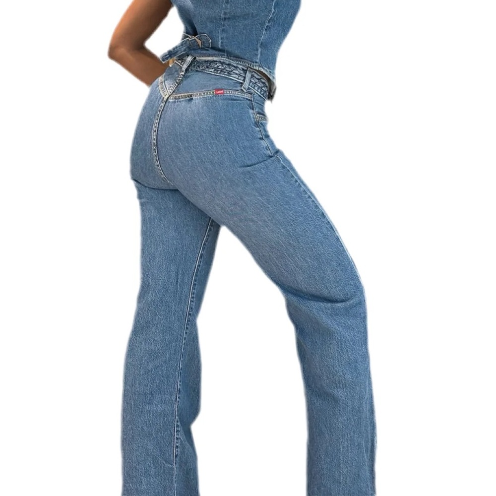 *long length* Levi’s wide leg ribcage jeans size 33